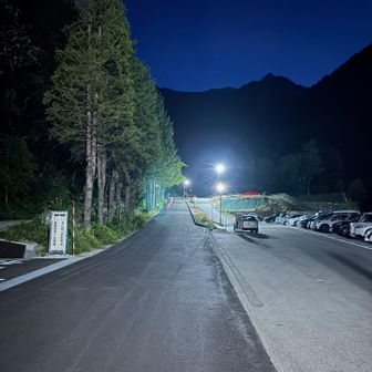 登山開始する