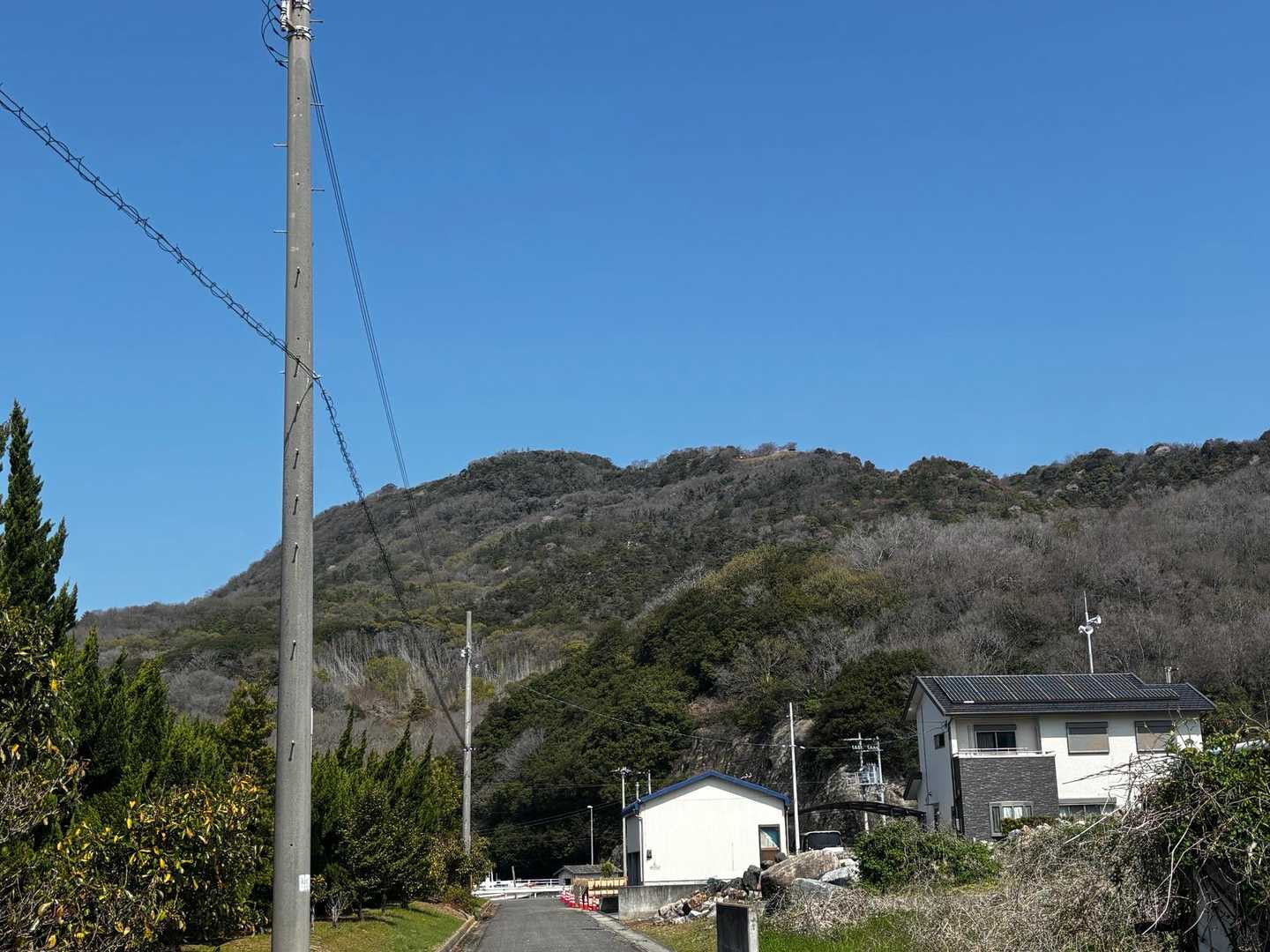 下山して紫雲出山を見上げる 
今日は名所いっぱい行く！　次へ移動🚗