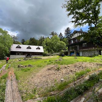 尾瀬沼山荘前に戻って来ました♪