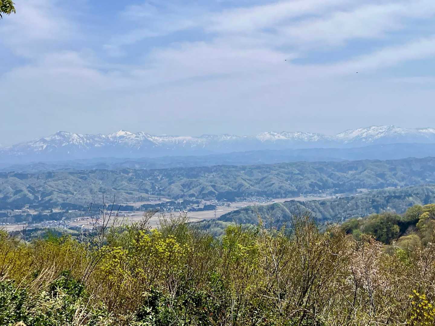霞が取れて周りの山が見えてきた👀
越後三山〜巻機山