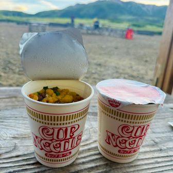 朝カップラーメンで乾杯😄
@600円

このあと、6:30から小屋前でのラジオ体操に参加🎶
楽しかった〜😄😄😄