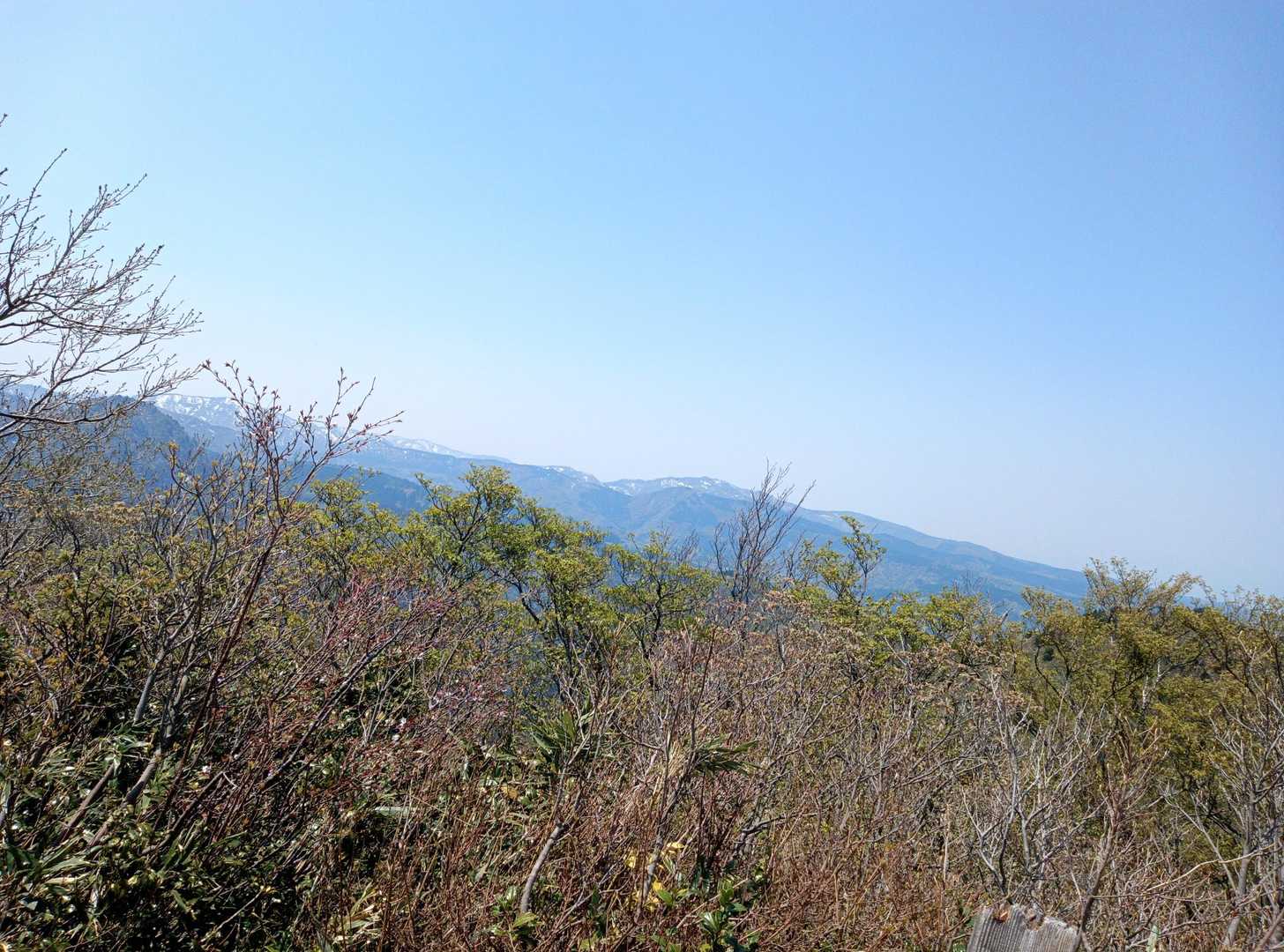 左側ぽっこり祖父岳▲
栃折峠、扇山▲大寺山▲牛岳▲が見えてるらしい