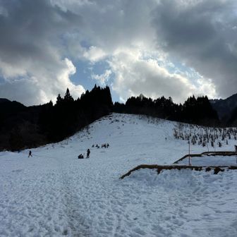 雪中キャンプしてる人
そり遊びしてる人で賑わってました

ここでYAMAPゴールです