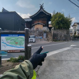 ☝️指さす方『熊野神社』です☺️