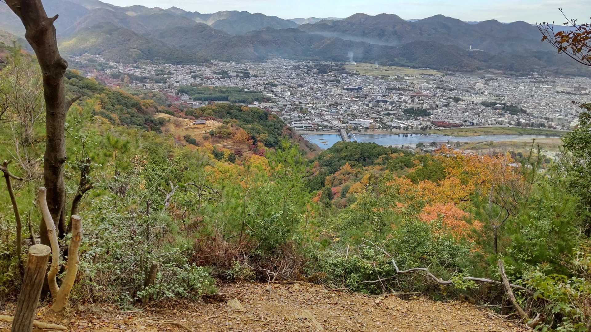 嵐山は、今日もすごい人出。