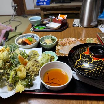 凄まじい量の夕食