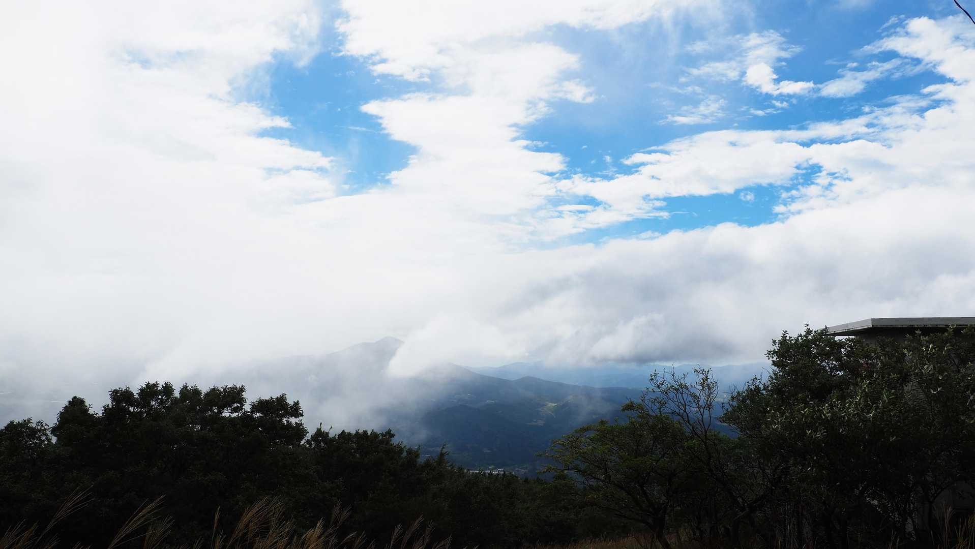 辛うじての青空。明日は涌蓋山に行ってみようかな。