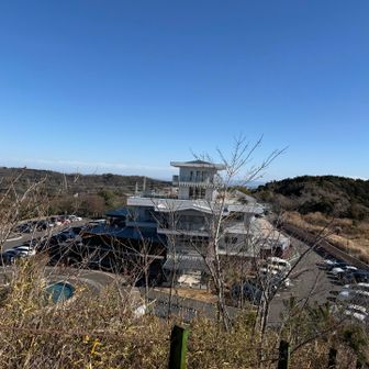 何の建物だろうと思ったら、鎌倉CCのクラブハウスでした