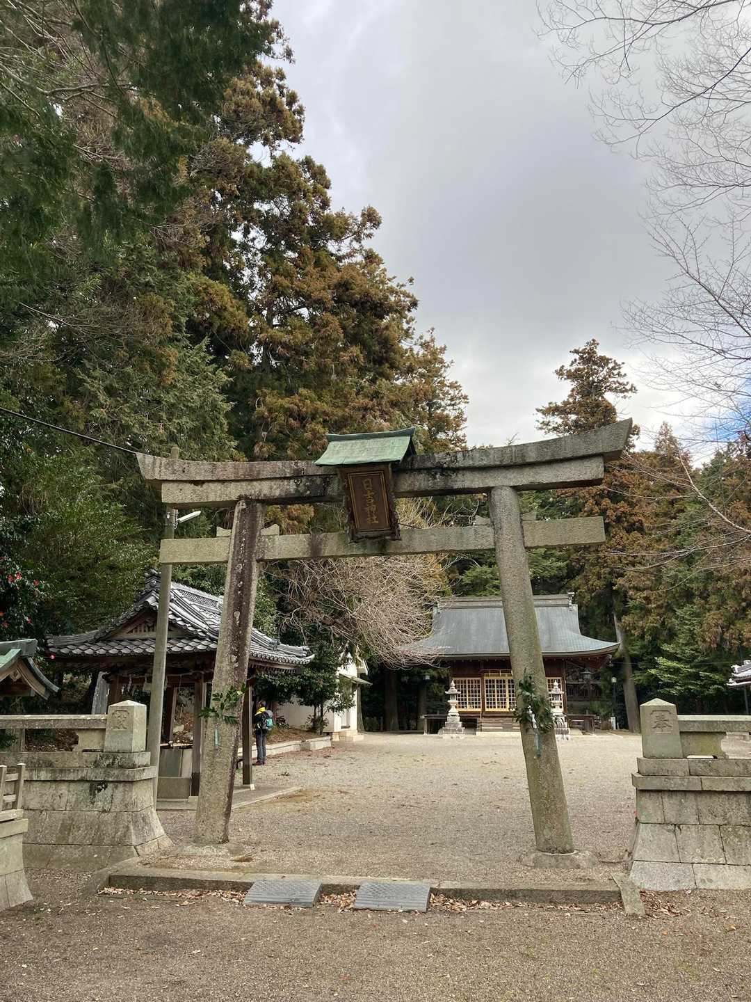 登山口のそばにある日吉神社