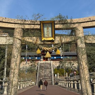 参拝者用の駐車場がありましたが登山者はダメですよね？