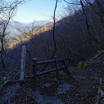 古道を信州側へ歩きます