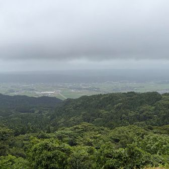 山頂から望む邑知潟地溝帯の中能登町