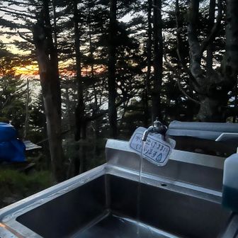 おはようございます☀
リアル南アルプスの天然水をペットボトルに入れてさぁ、出発だ！
