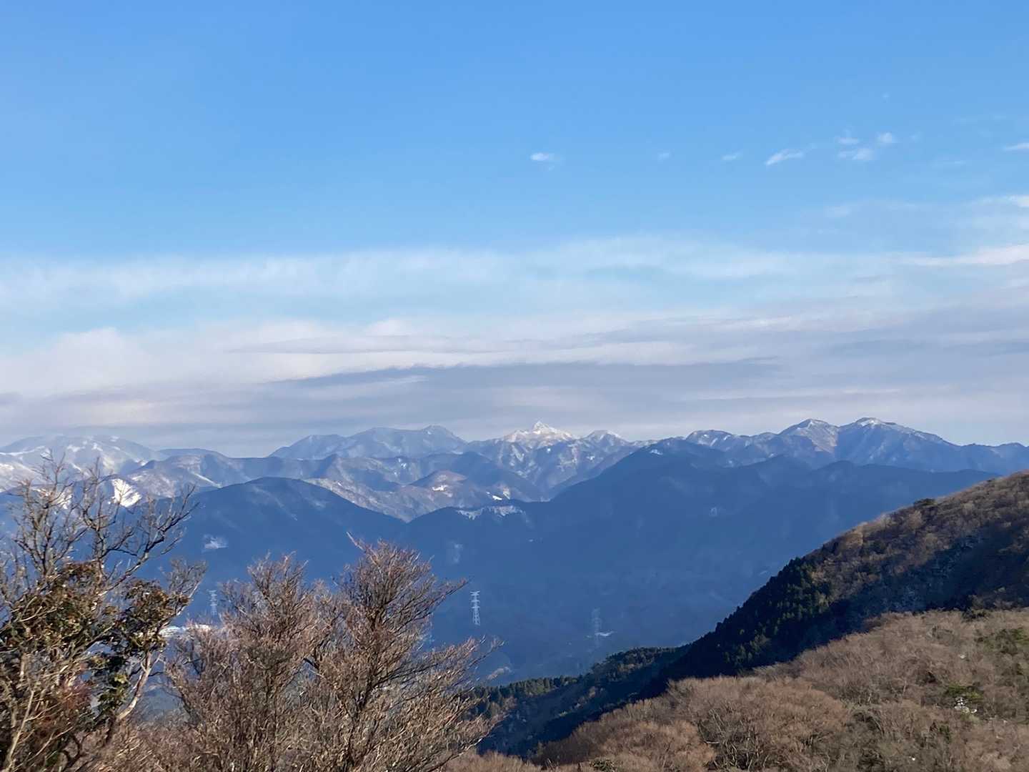 振り返ると鈴鹿方面の山は、もっと雪？