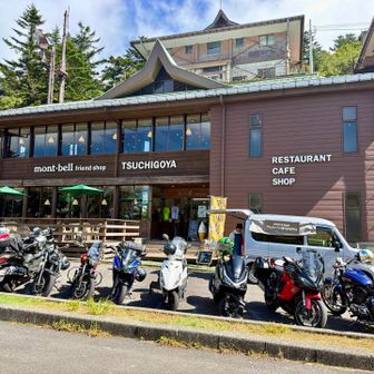 無事下山しました。モンベルショップ前はツーリングバイクの人気スポット