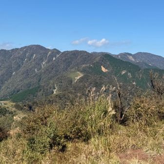 表尾根　塔ノ岳は遠いが気持ちよい縦走になりそう