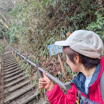 やっぱり下りはキツかったー😩
何とかゴール😃14時🏁👍
なんと15時に、スマホ充電切れるみたい😱💦