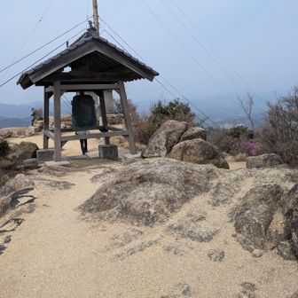 白滝山頂上の鐘