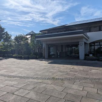 県立秦野戸川公園
　　　　パークセンター前