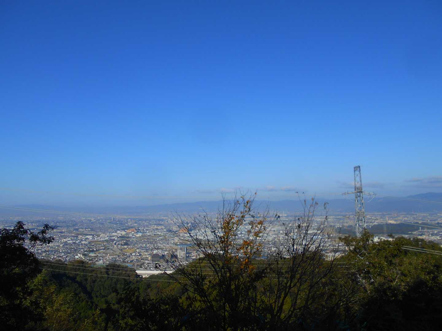 国見山に到着　ヾ(*´∀｀*)ﾉ　やや霞んでるな。