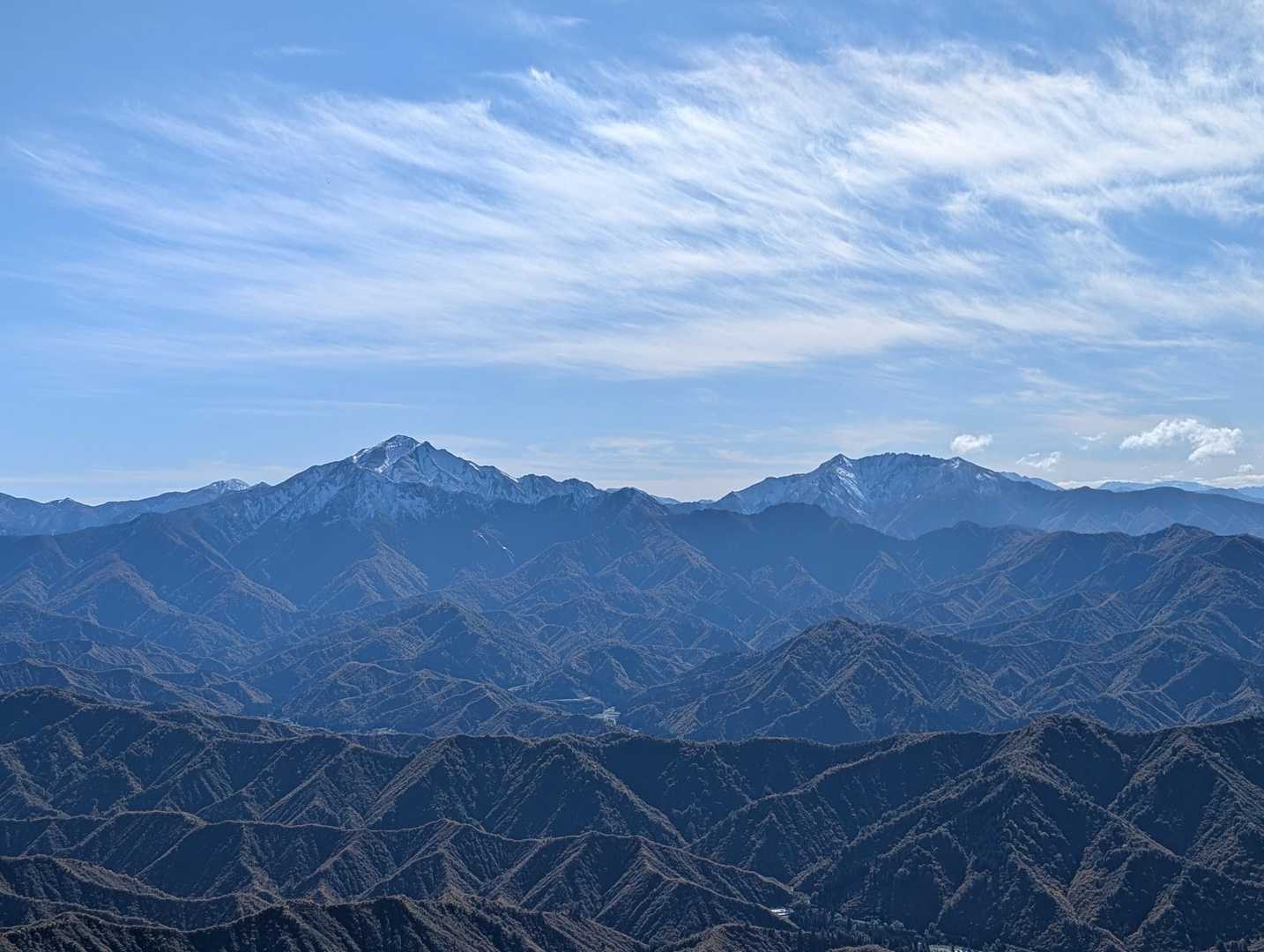 越駒と八海山
中ノ岳は左手奥かな？