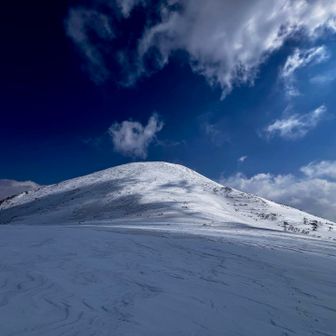 反対側にはすぐそこにチセヌプリが…
帰る時間があるので今日は見るだけに