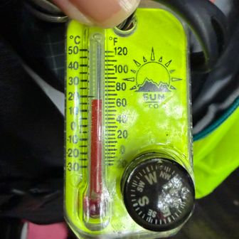 気温は15℃前後。
もっと寒いかと思って装備を用意していたけど、湿度が高いのでレインウェアの下は汗びしょびしょ