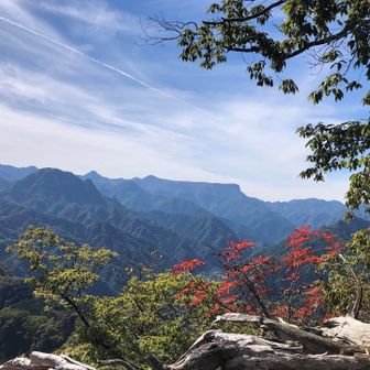 荒船山　左手前は物語山ですか？