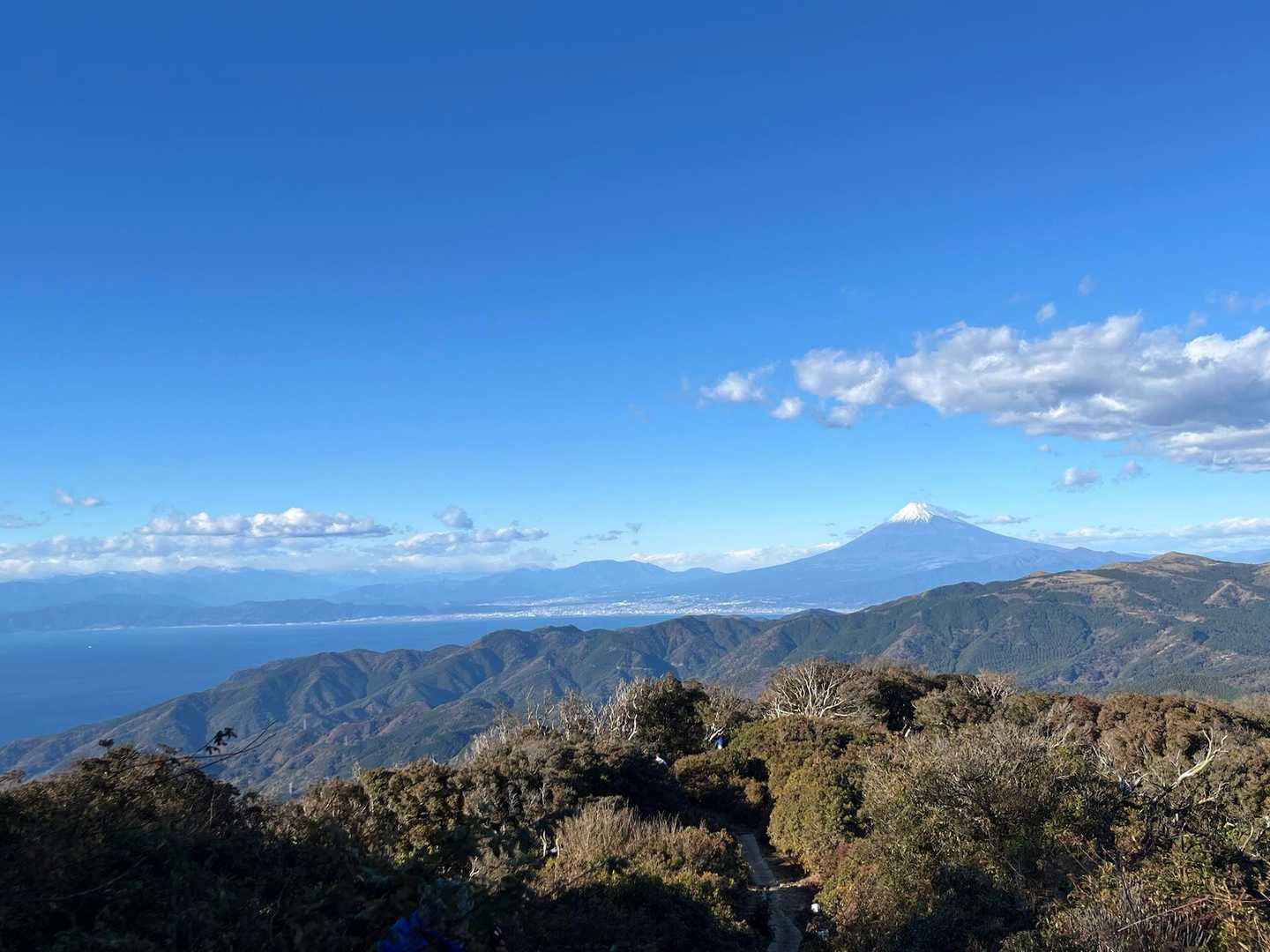 富士山🗻、だんだん雲が取れてきた。