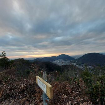 三峰山が一番気持ち良いかも。
展望台の手前で下るよ！