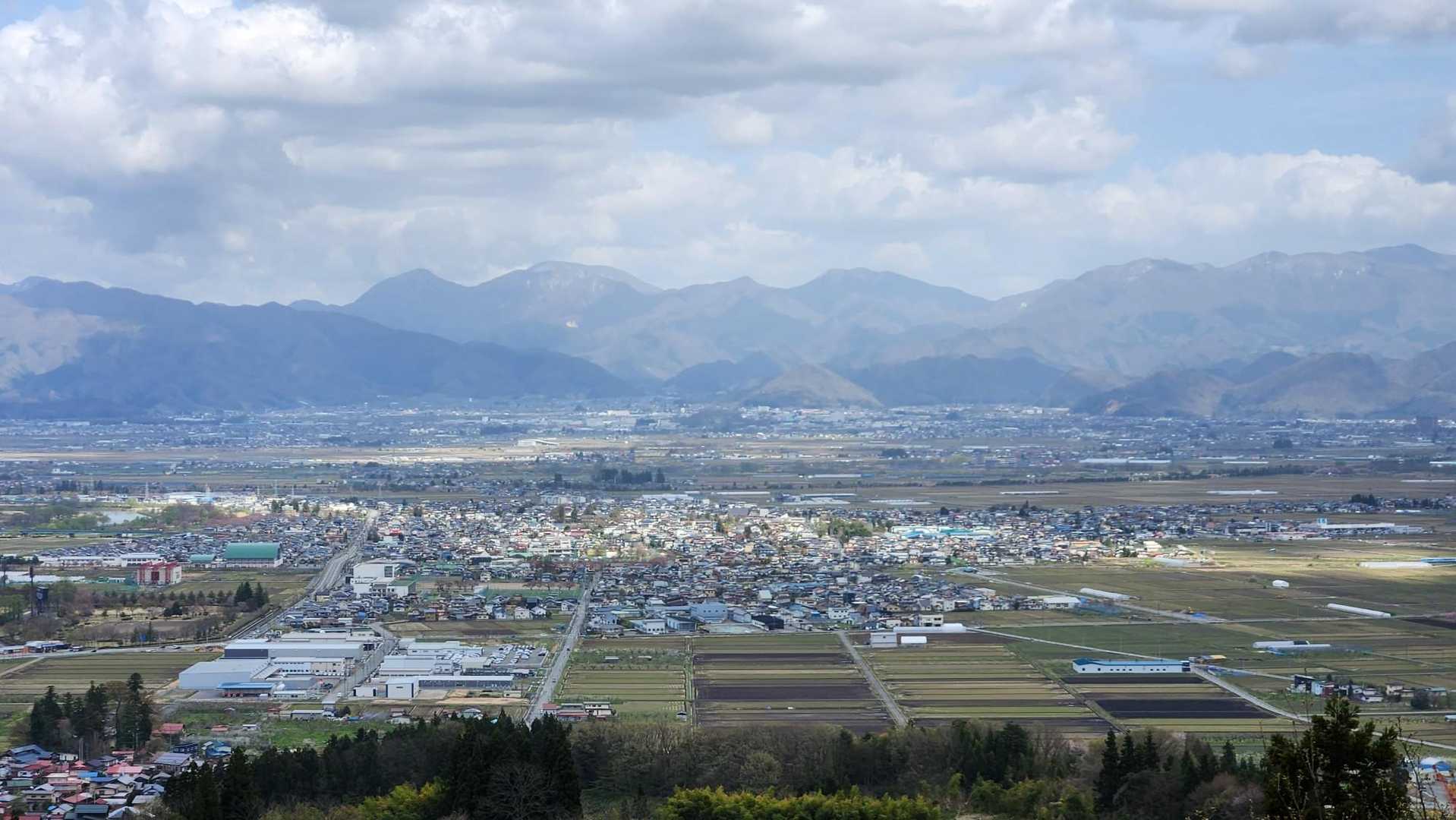 奥羽山脈の山々はみんな風が強そう🌬