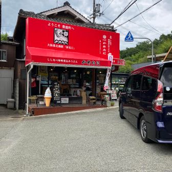 ジビエのお店。
パンや栗が乗ってるソフトクリームなどのスイーツもあります🍦