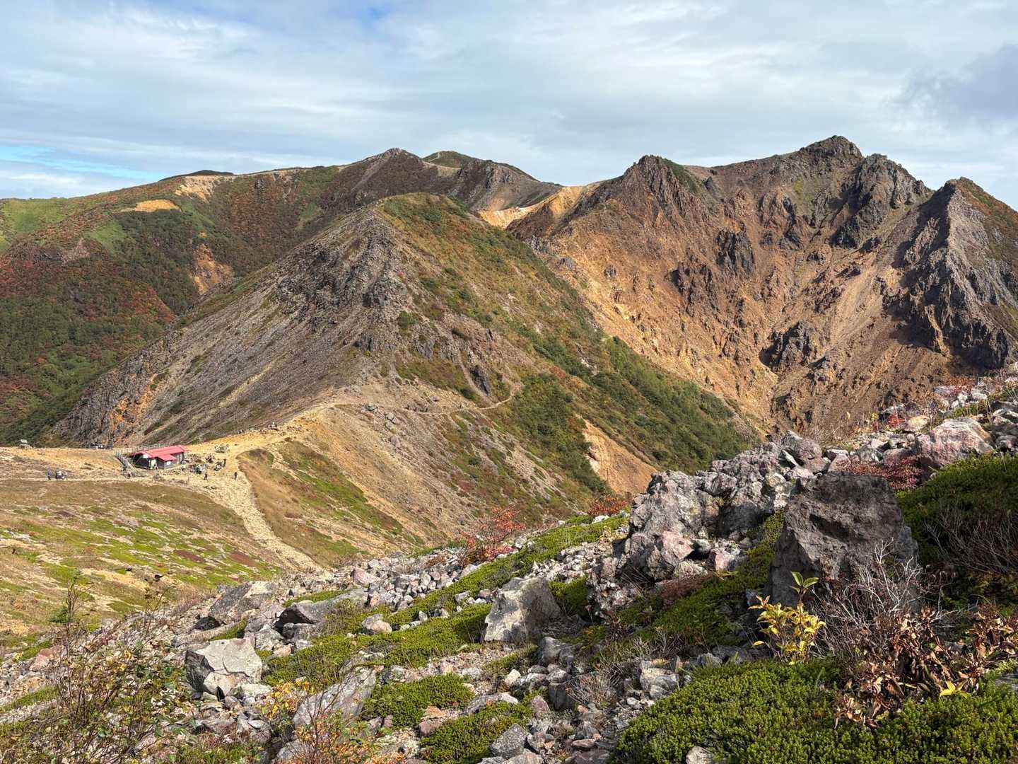 ロープウェイでラクラク山頂へ！絶景の日本百名山・那須茶臼岳の写真
