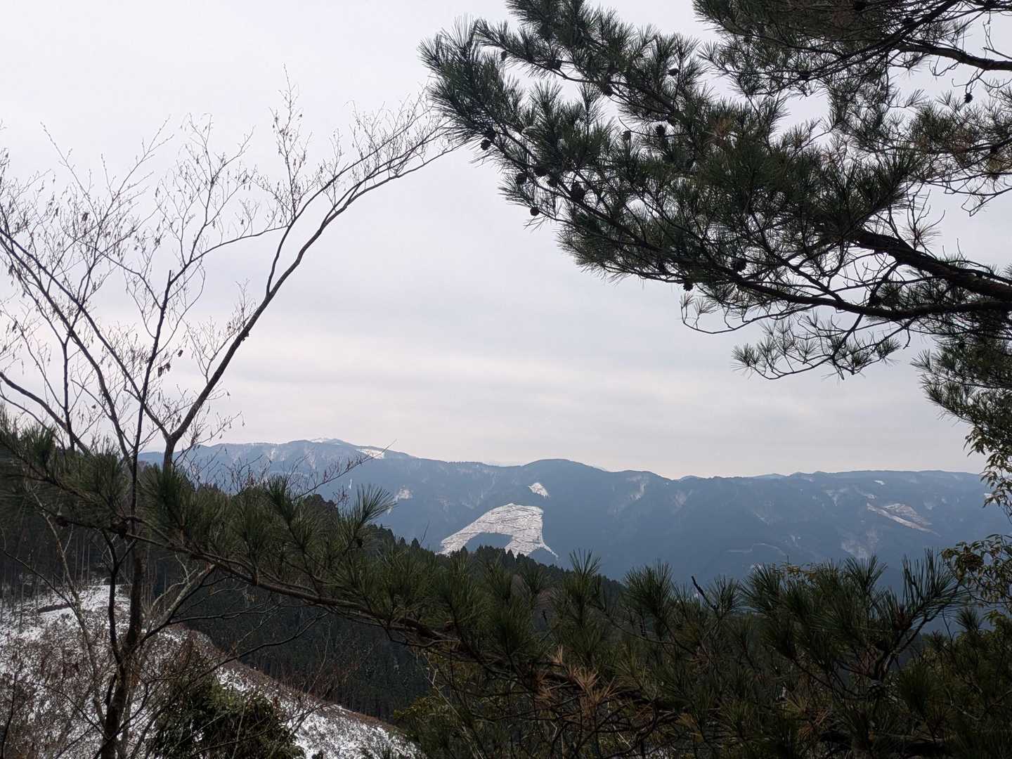 奥の山にも❄が✨
国見岳とか見えてるのかな?