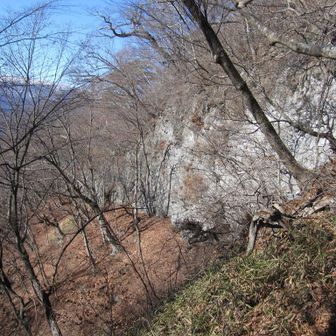 尾根の岩壁