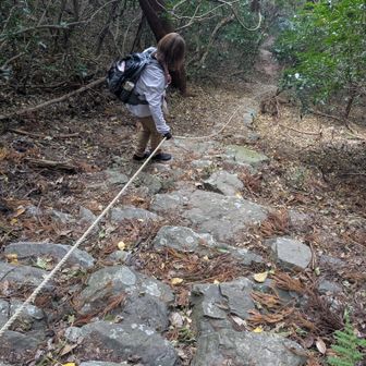 下りはロープ使う