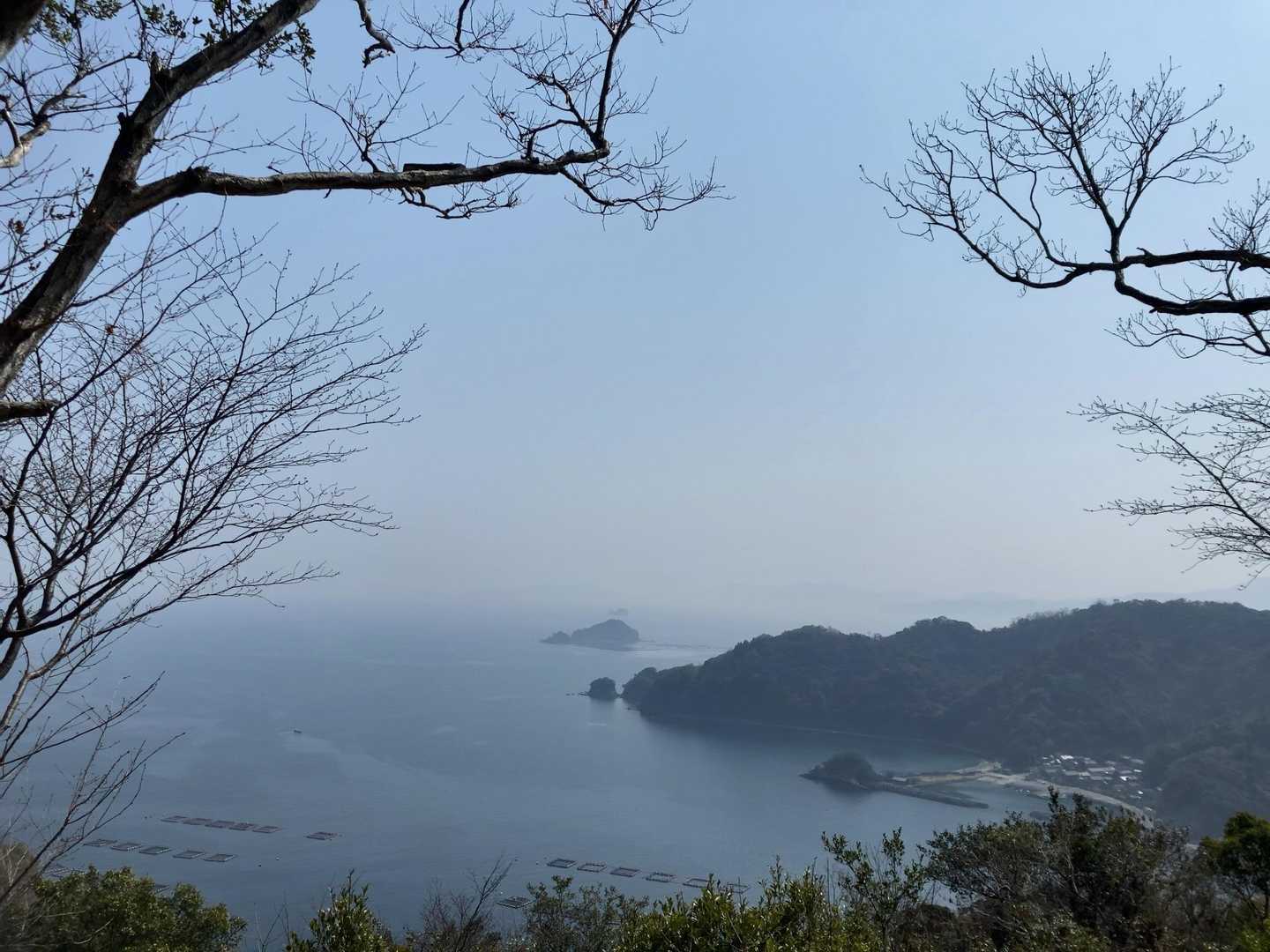 空の展望所に着いた。
空は霞んでるけど良き眺め。