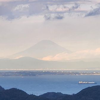 うっすらと富士山