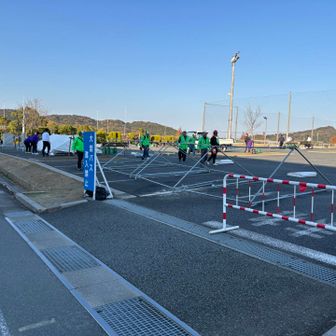 皇學館大学の皆さんがゴミ拾いをしてくれています。
こういう裏方で働く人の行動を忘れてはいけないと思います。