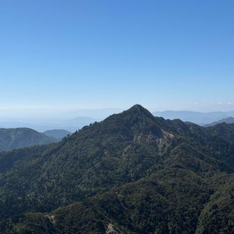 鎌ヶ岳が見えます