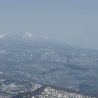 笊森山かな？の隣にうっすら岩手山の裾野が😍
遠くの山は霞んで見えにくい😓