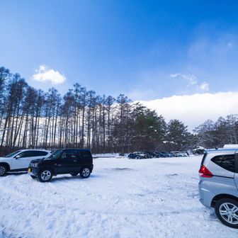飯綱山登山口駐車場。トイレもあり
