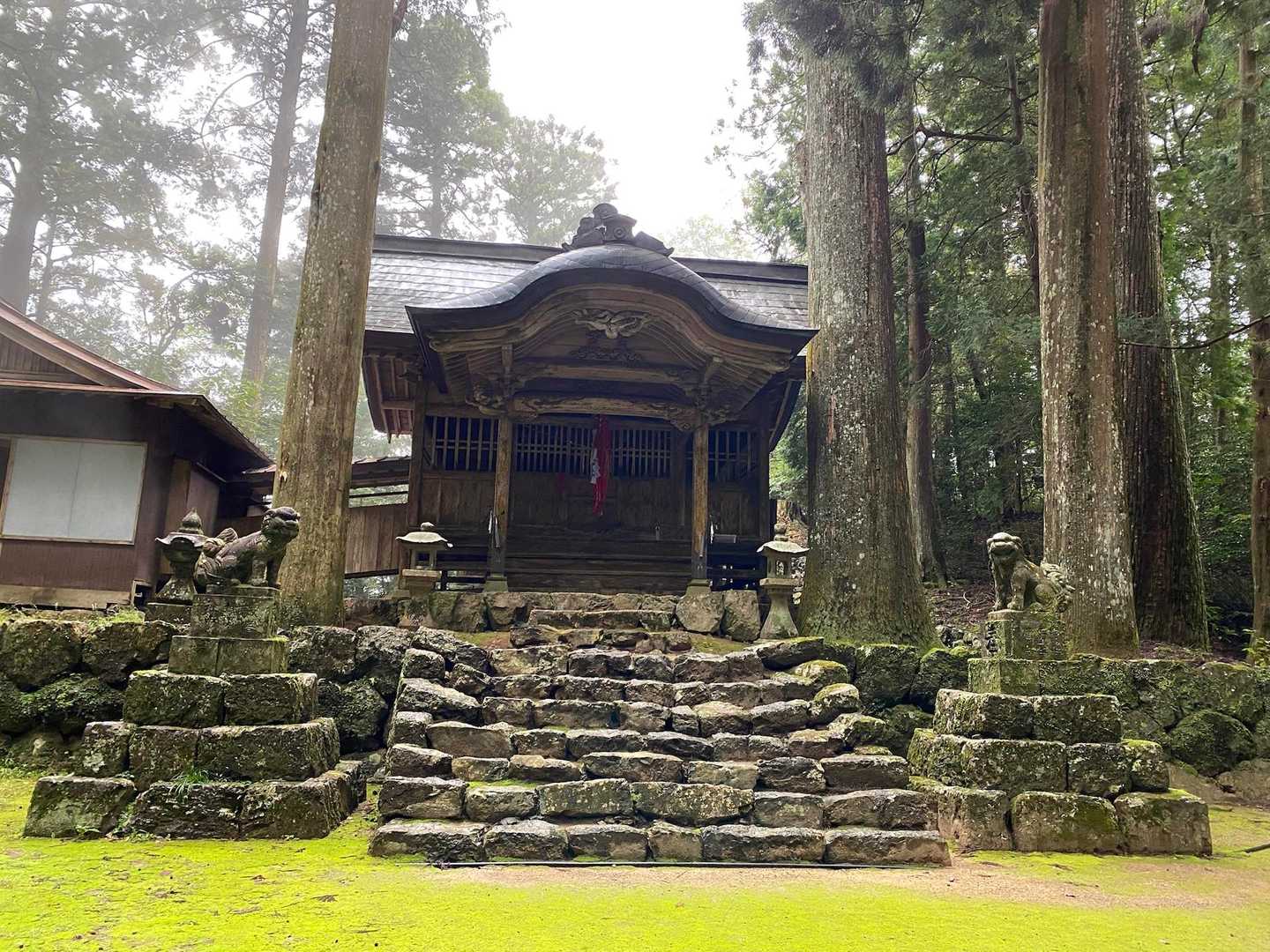 途中の杉原神社