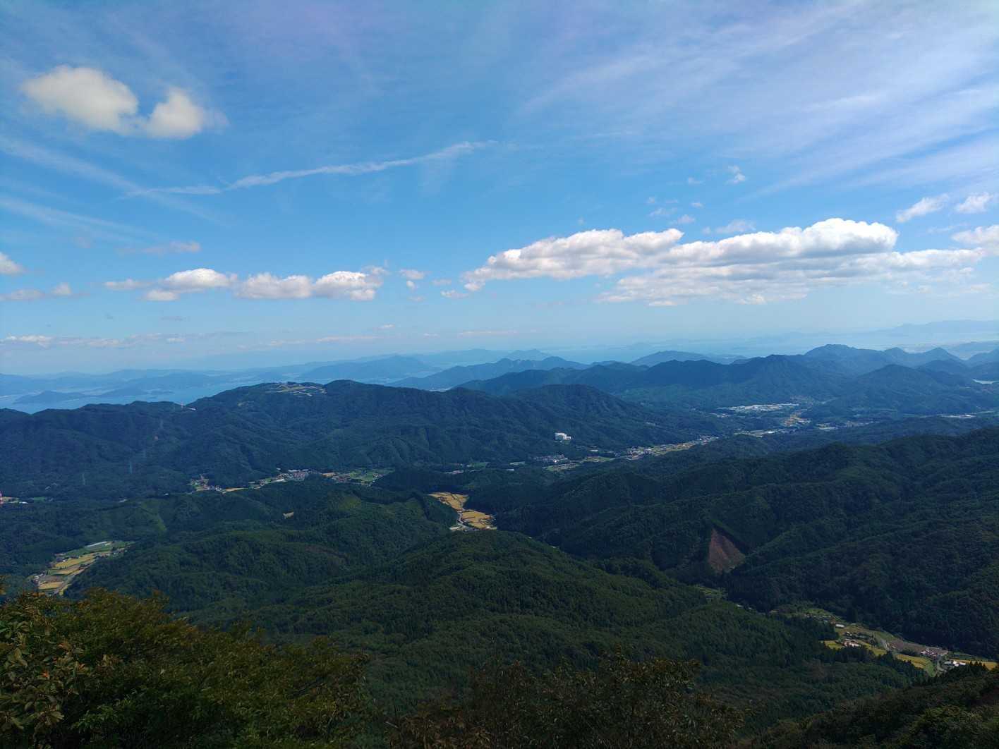 石鎚山方面。さっきチラッと見えていたように思ったが🤔