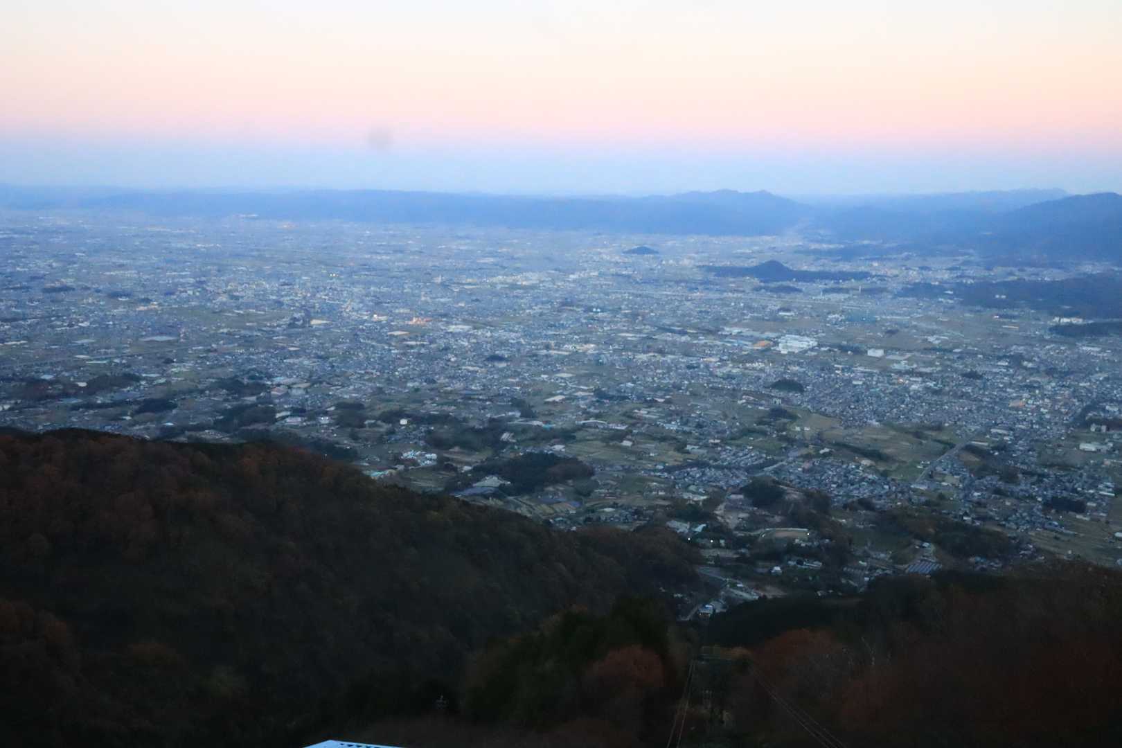奈良側の夜景も良さそうだし、葛城山テント泊もかなり楽しいかも？？
今度やろうかな？？