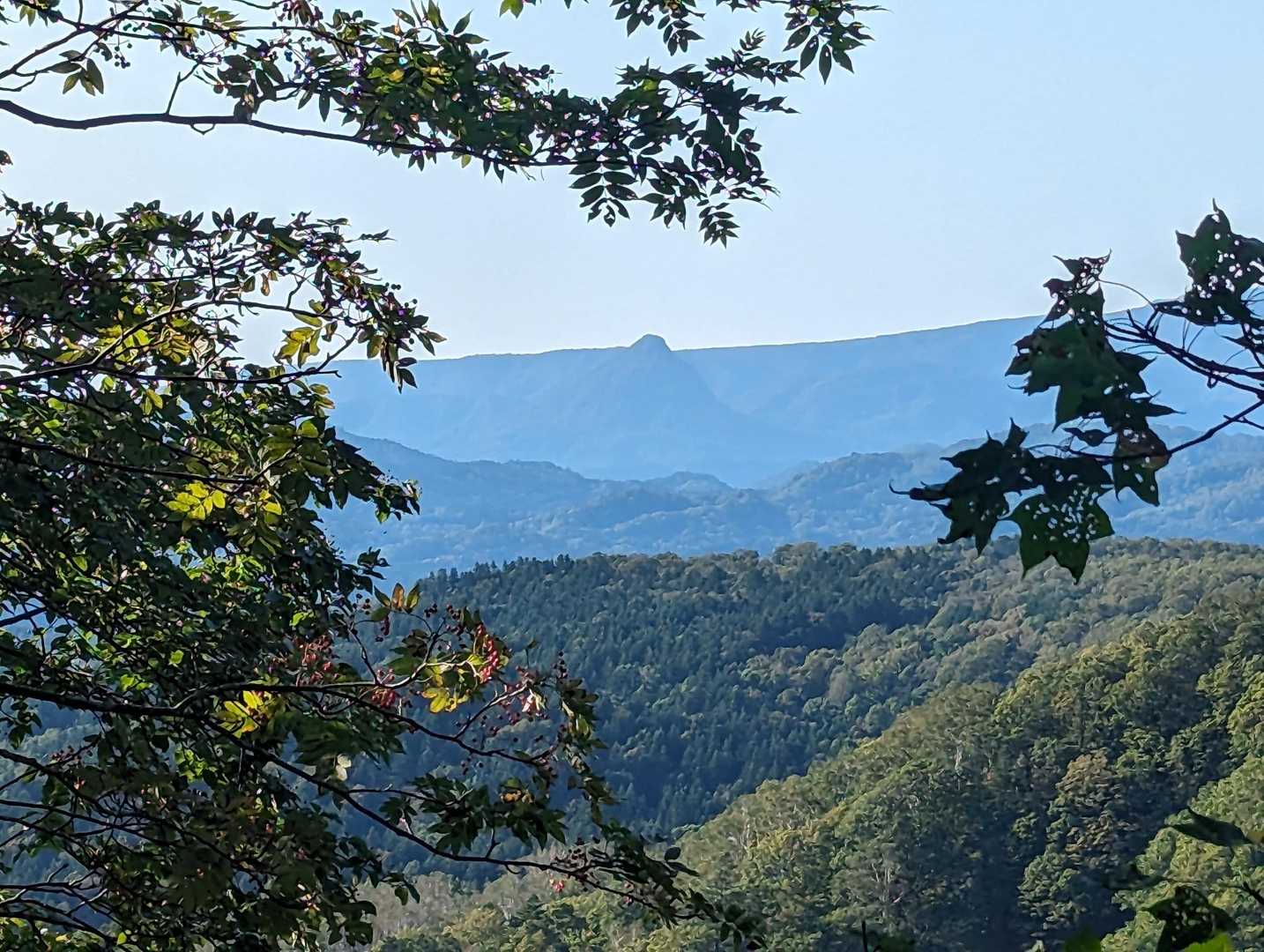 三角錐の黄金山