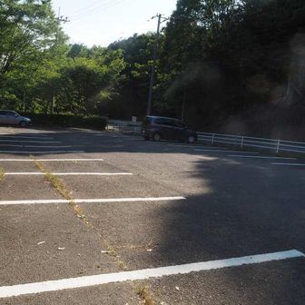 下山時の駐車場。
その後、2台の車が来ていた