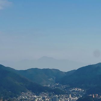うっすら雲仙普賢岳