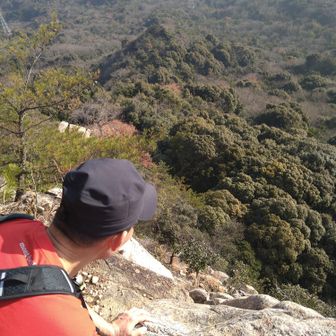 下は断崖絶壁😱

硬派なイメージの
いなぼーさんは
これしきで
動じることはありません😎

あれっ
腰がひけてる⁉️

そんなはずはないか😨