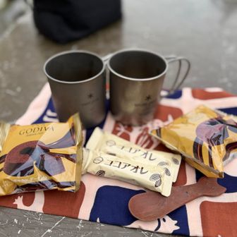 もぐもぐタイム☕️

あかねこちゃんからの差し入れ✨
寒いからココアがしみます🤎
ごちそうさま😋